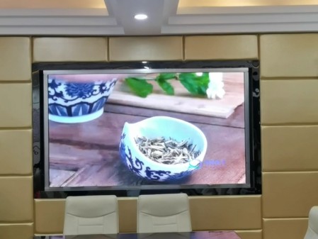 咸寧蔡甸區(qū)四小室內(nèi)全彩P1.25安裝調(diào)試完成    尺寸：2.88x1.28m   像素點：1792x1024