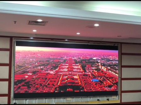 宜昌省公路局6樓室內(nèi)全彩P1.86安裝完成  尺寸：3.52X1.76 像素點(diǎn)：1892X946