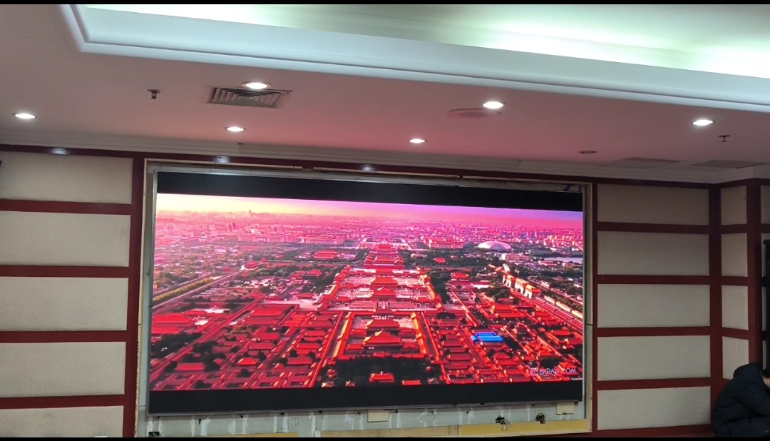 十堰省公路局6樓室內(nèi)全彩P1.86安裝完成  尺寸：3.52X1.76 像素點：1892X946